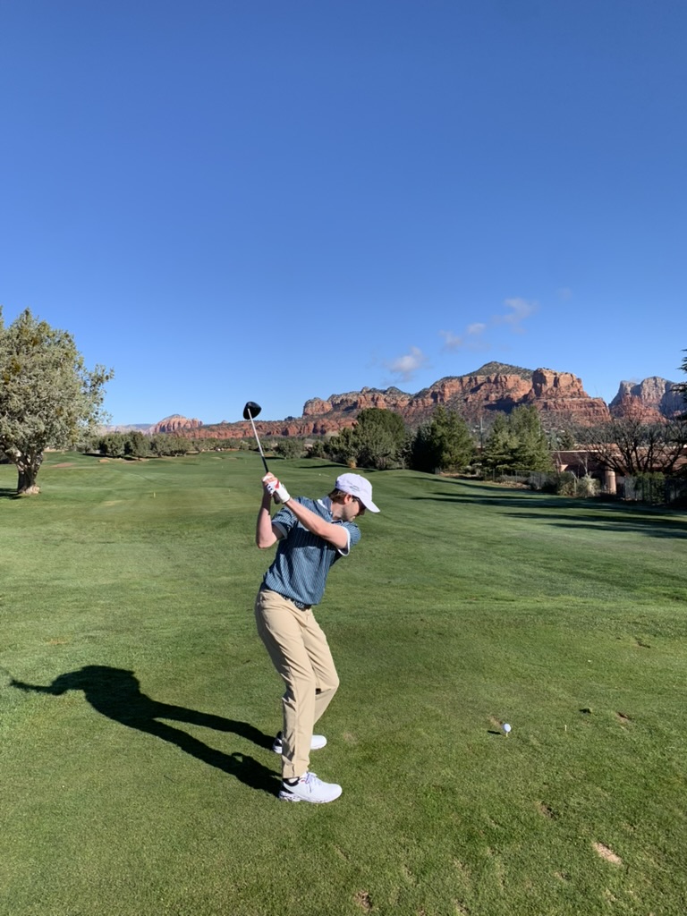 Teeing off with the red rocks of Sedona behind